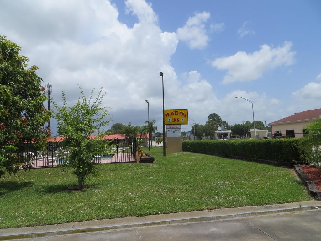 Travelers Inn Okeechobee Exterior photo